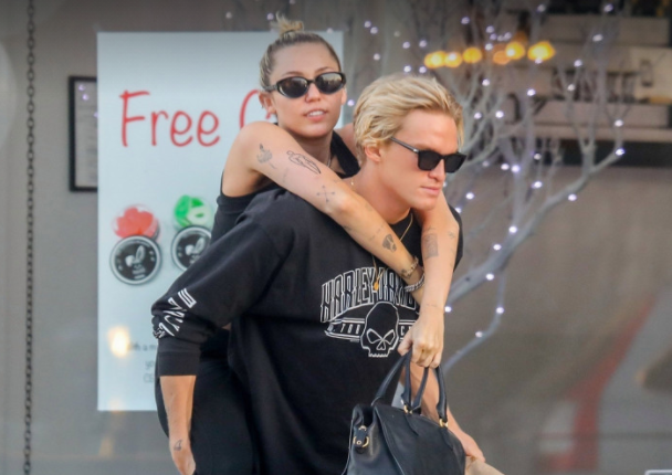 Cody Simpson shpjegon romancën me Miley Cyrus