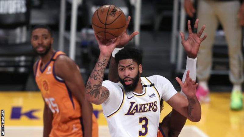Phoenix Suns mund LA Lakers në udhëtim