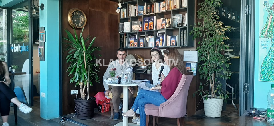 Promovohet libri “Rreshtat e bardhë” me rrëfime personale të autorëve të verbër