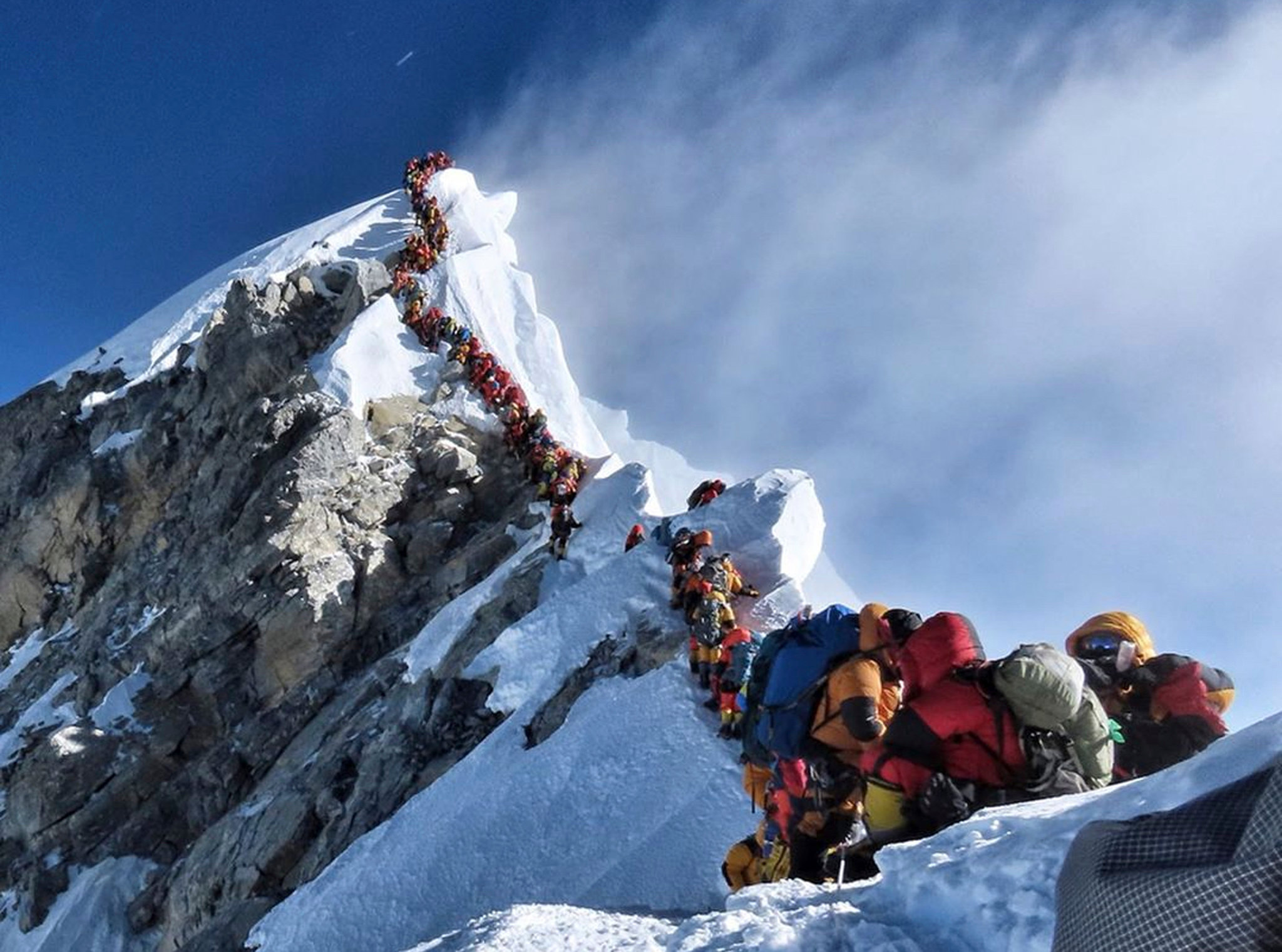 Udhëzuesi austriak i ngjitjes thotë se ka rreth 100 raste me COVID-19 në Everest