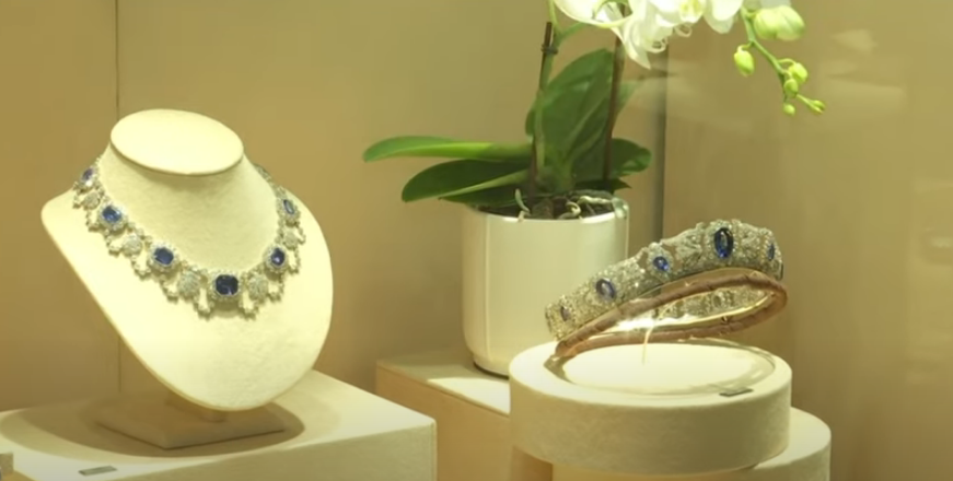 Diamanti 100 karatësh në ankand, i takonte vajzës së adoptuar të Napoleonit (VIDEO)