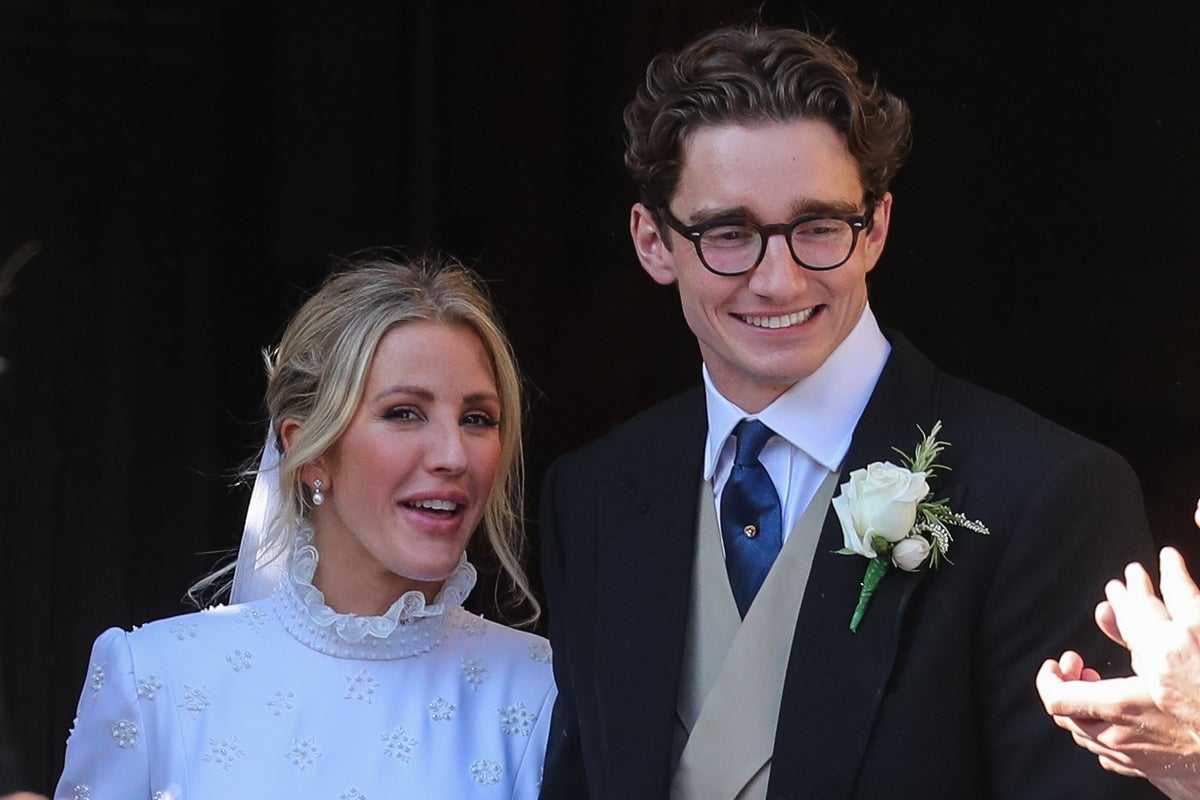 Ellie Goulding bëhet nënë (FOTO)