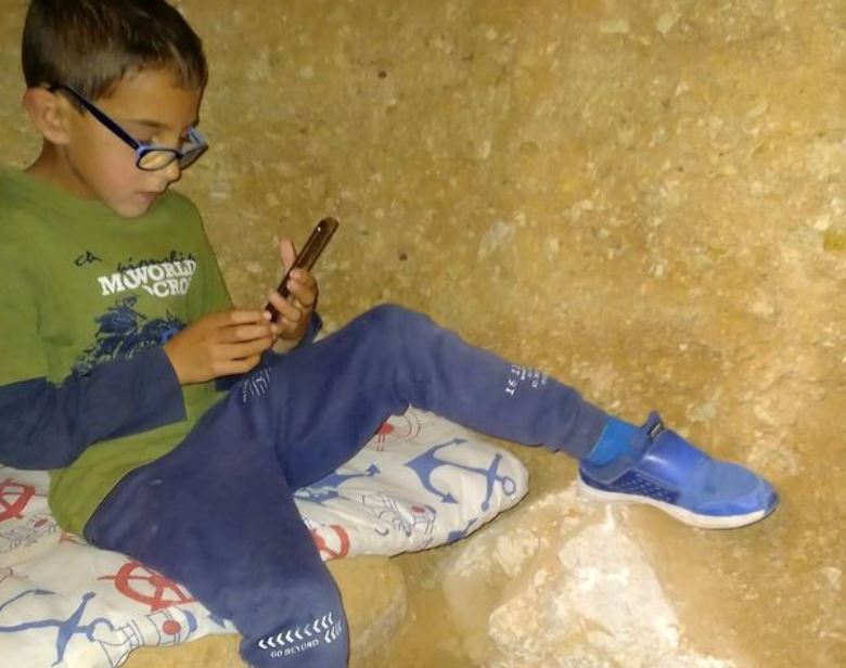 'Përleshja' me prindërit bëri që adoleshenti të kalonte 6 vjet duke gërmuar tokën në kopsht