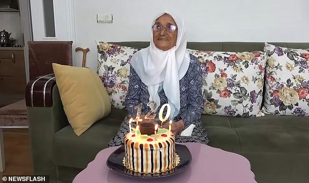 Gruaja turke pretendon se është më e vjetra në botë, festoi 119 vjetorin e lindjes