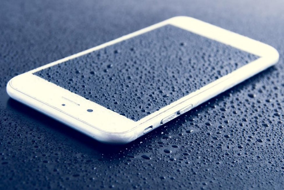 Gjendet iPhone në lum, alarmi ende i bënte