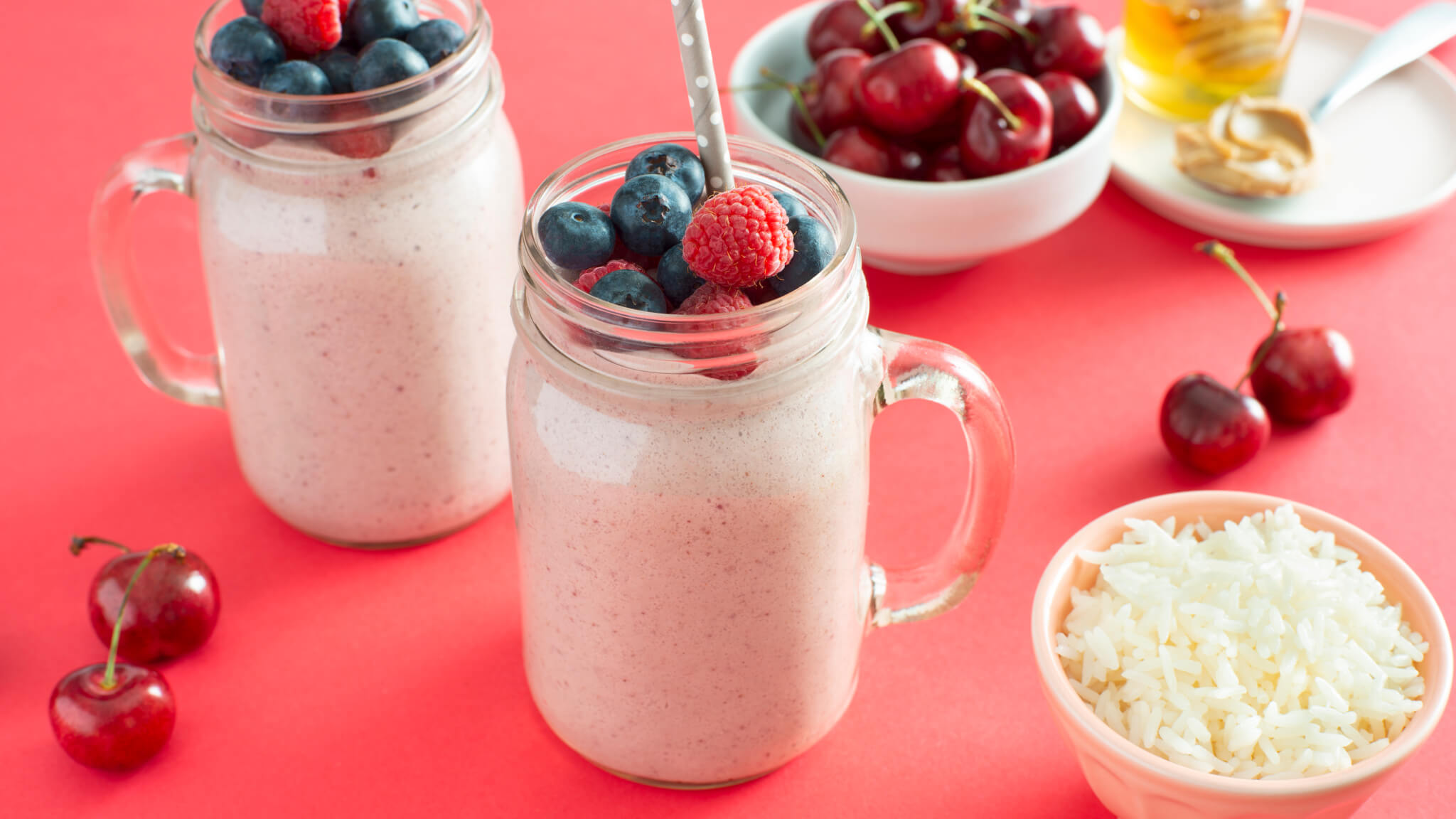 Pesë lloje të smoothies shumëngjyrësh dhe të shëndetshëm