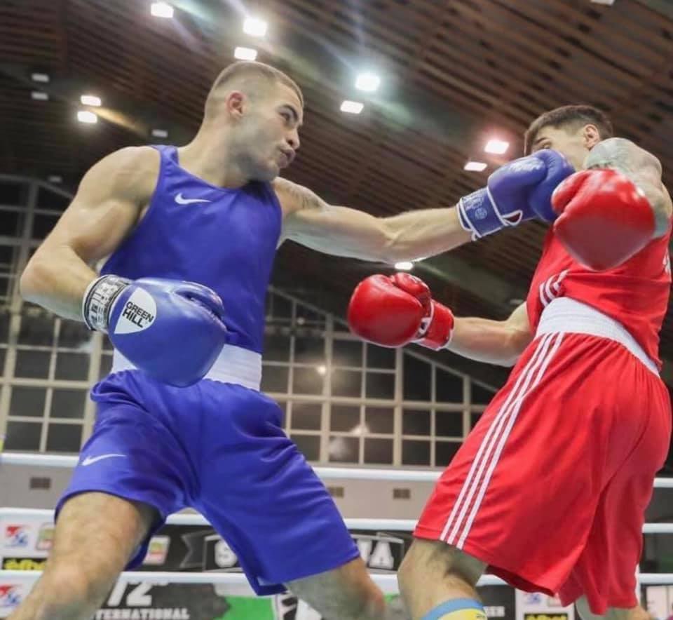 Boksieri Besart Pireva fiton përballjen e parë, synon të dytën sot në Kampionatin Evropian për U-22