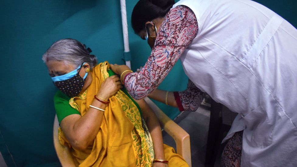 India porosit 300 milionë doza të vaksinave ndaj koronavirusit