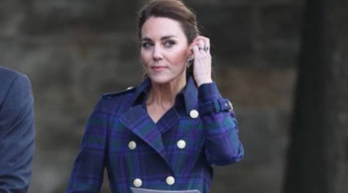 Kate Middleton duket elegante në këtë pallto, a mund ta merrni me mend sa kushton?