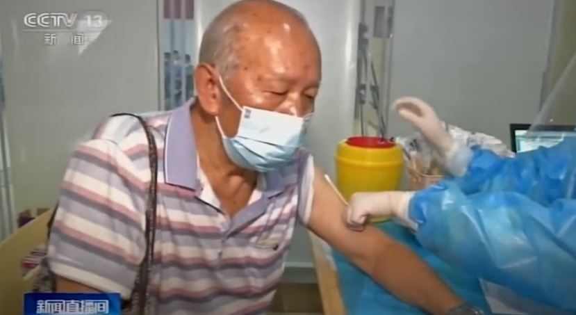 Kina thotë se janë dhënë 1 miliard vaksina (VIDEO)