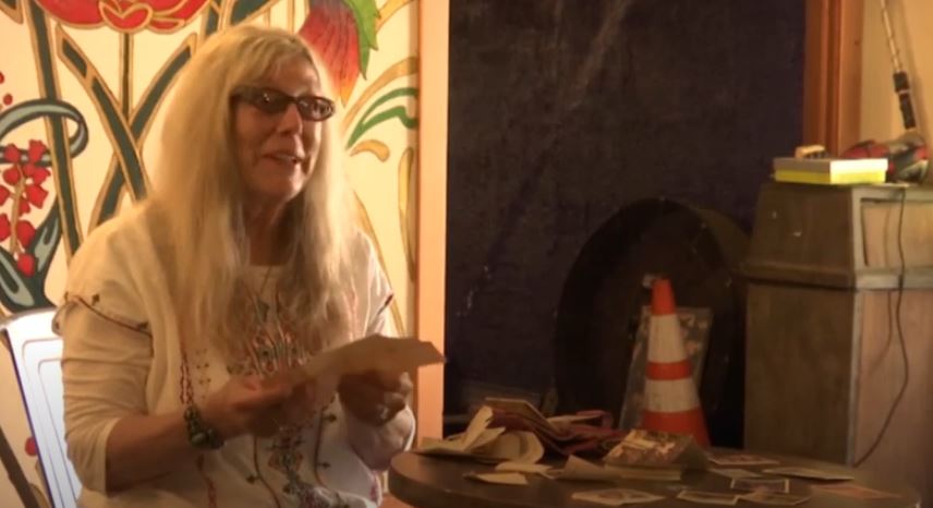 I kthehet portofoli i humbur para 46 vjetësh, emocionet amerikanja (VIDEO)