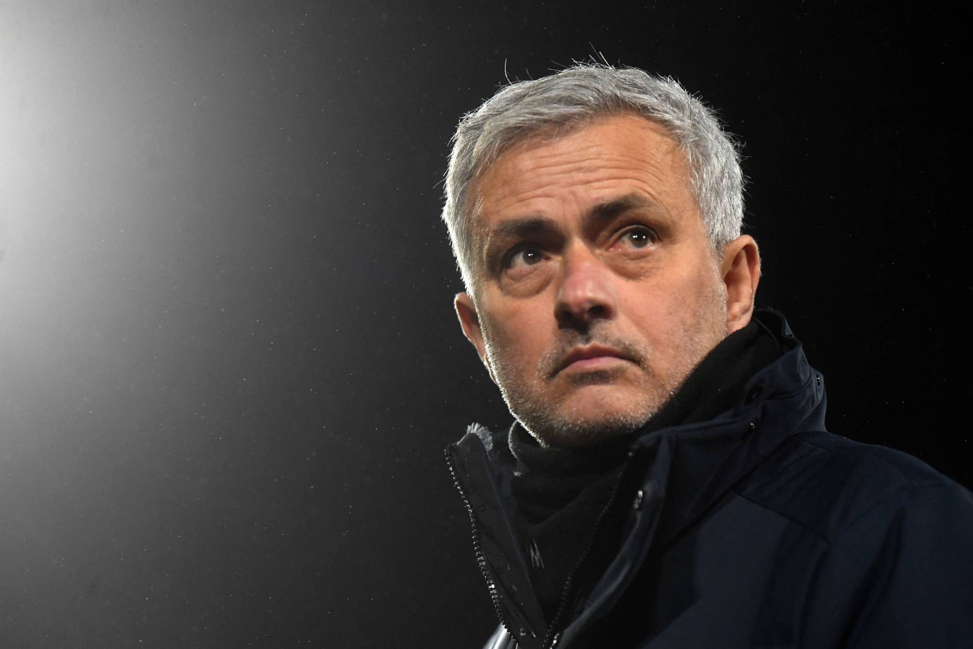 Pas humbjes nga rivali i përbetuar, Mourinho mbylli lojtarët e Fenerit në zhveshtore
