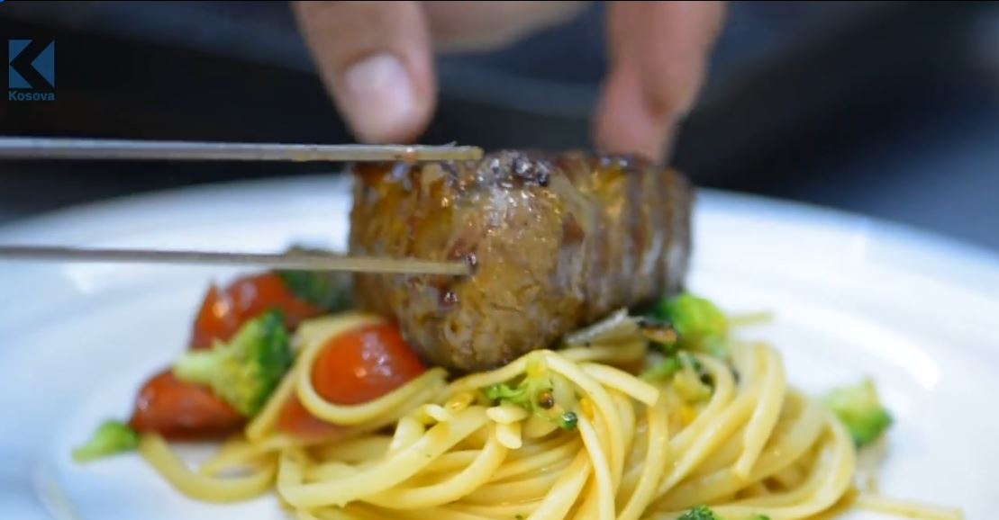 Linguini me biftek dhe tartuf (VIDEO)
