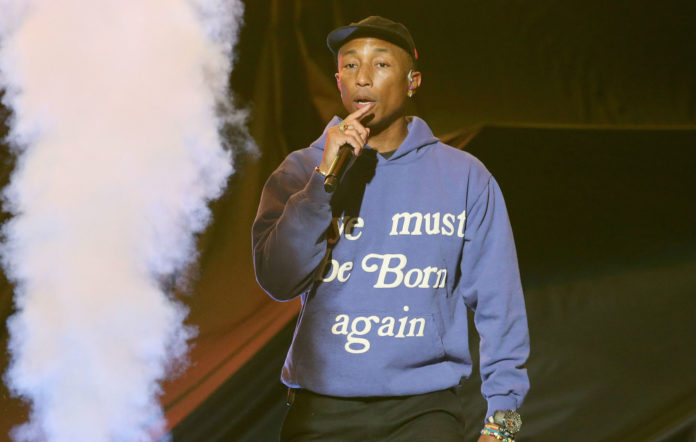 Pharrell Williams hap shkolla për nxënës me të ardhura të ulëta