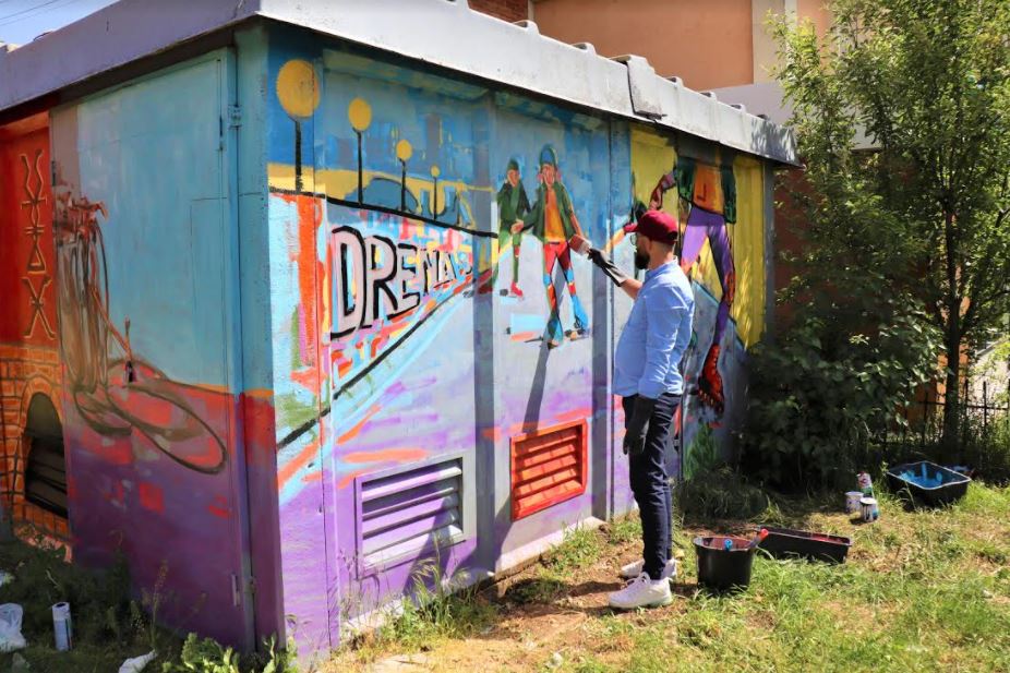 Trafot e rrymës po shndërrohen në objekte artistike në Drenas