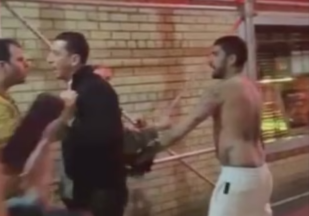 Zayn Malik pa bluzë veshur përleshet me disa persona në dy të mëngjesit (VIDEO)