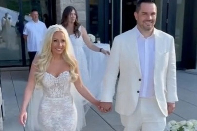 Nusja zgjedh pesë veshje për martesën e saj duke përfshirë edhe bikini (VIDEO)