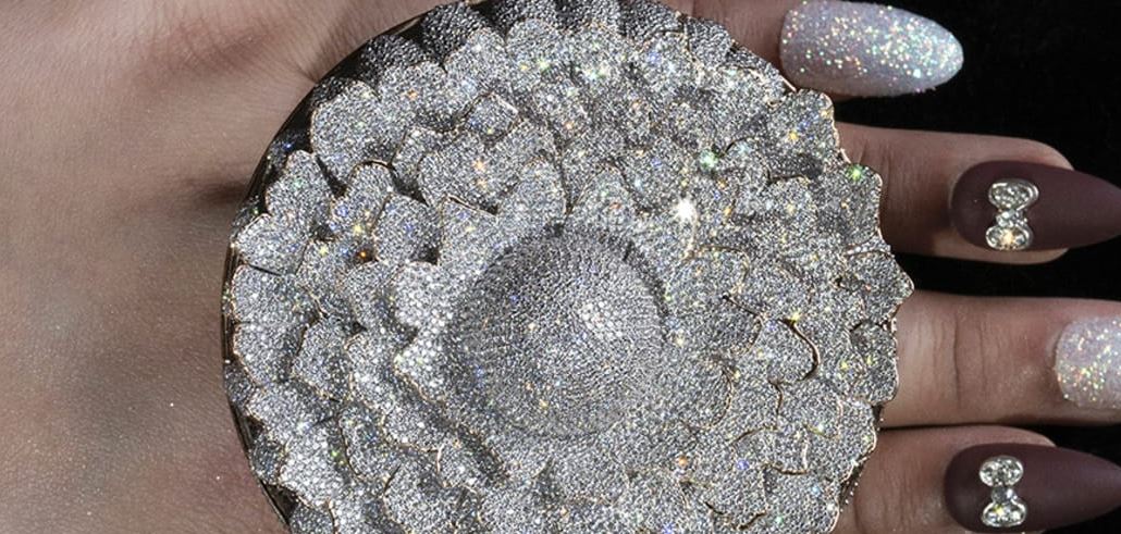 A e dini se sa diamante mund të vendosen në një unazë?