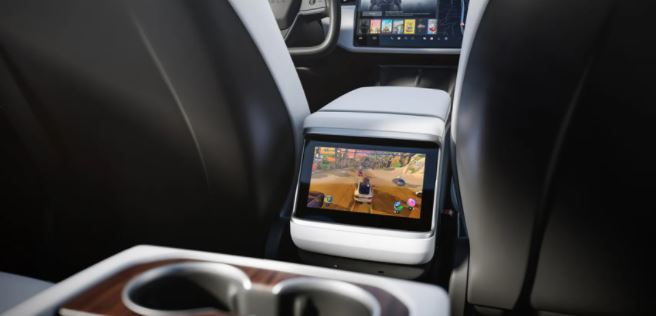 Makinat Tesla tani mund të luajnë filma Disney dhe të kuptojnë gjuhë të huaja