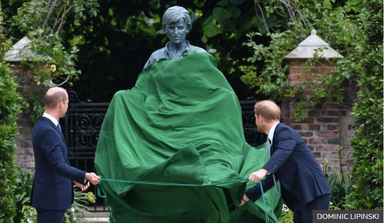 Zbulohet statuja e Princeshës Diana në Pallatin Kensington