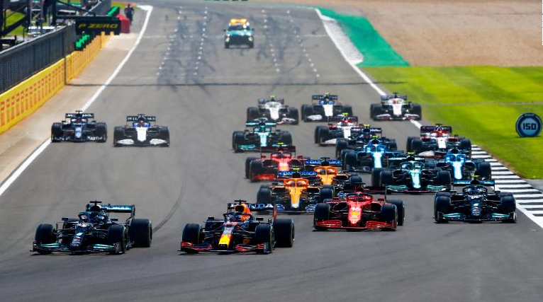 Hamilton fiton “Çmimin e Madh Britanik”, u përplas paraprakisht me Verstappen