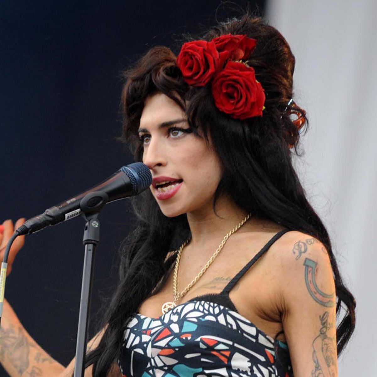 Del në ankand fustani i performancës së fundit të Amy Winehouse