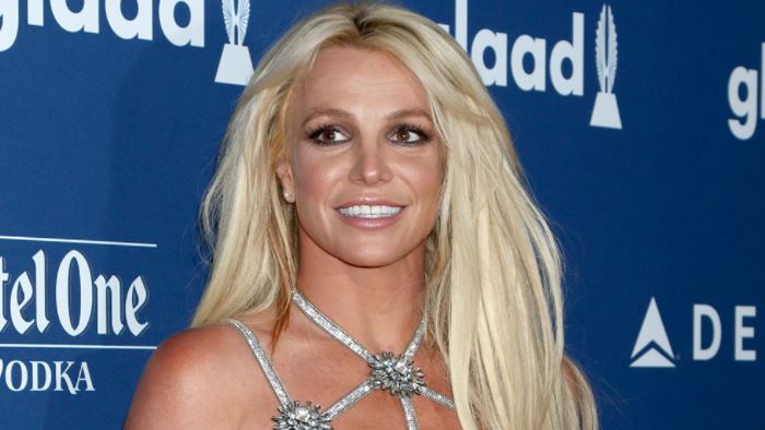 Babai i jepte koktej droge dhe e kontrollonte makishmalisht Britney Spears