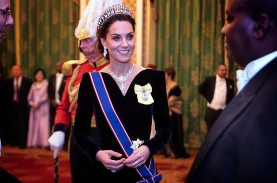Kate Middleton tërheq vëmendjen me stolitë e saj