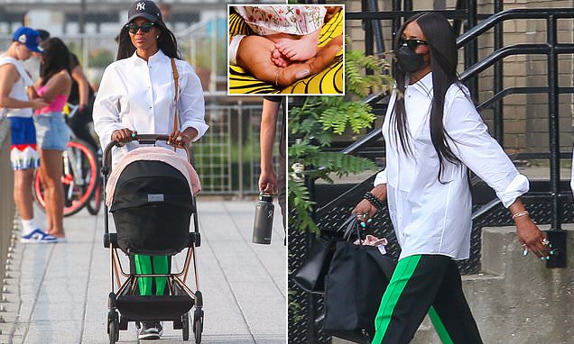 Naomi Campbell plot stil, shetit vajzën rrugëve të New York-ut