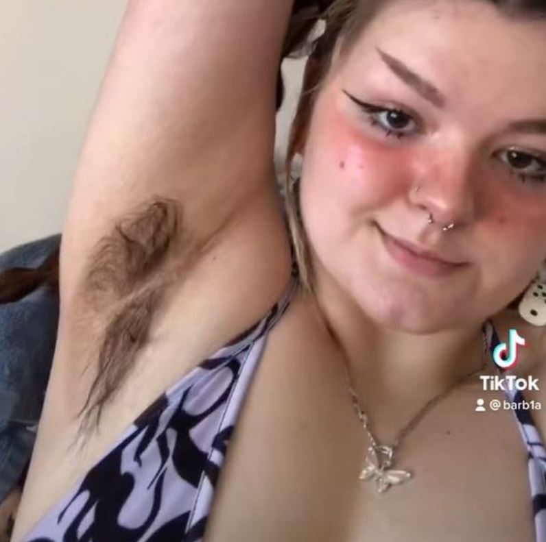 Studentja nuk i rruan qimet, i ka më të gjata se i dashuri i saj (FOTO)