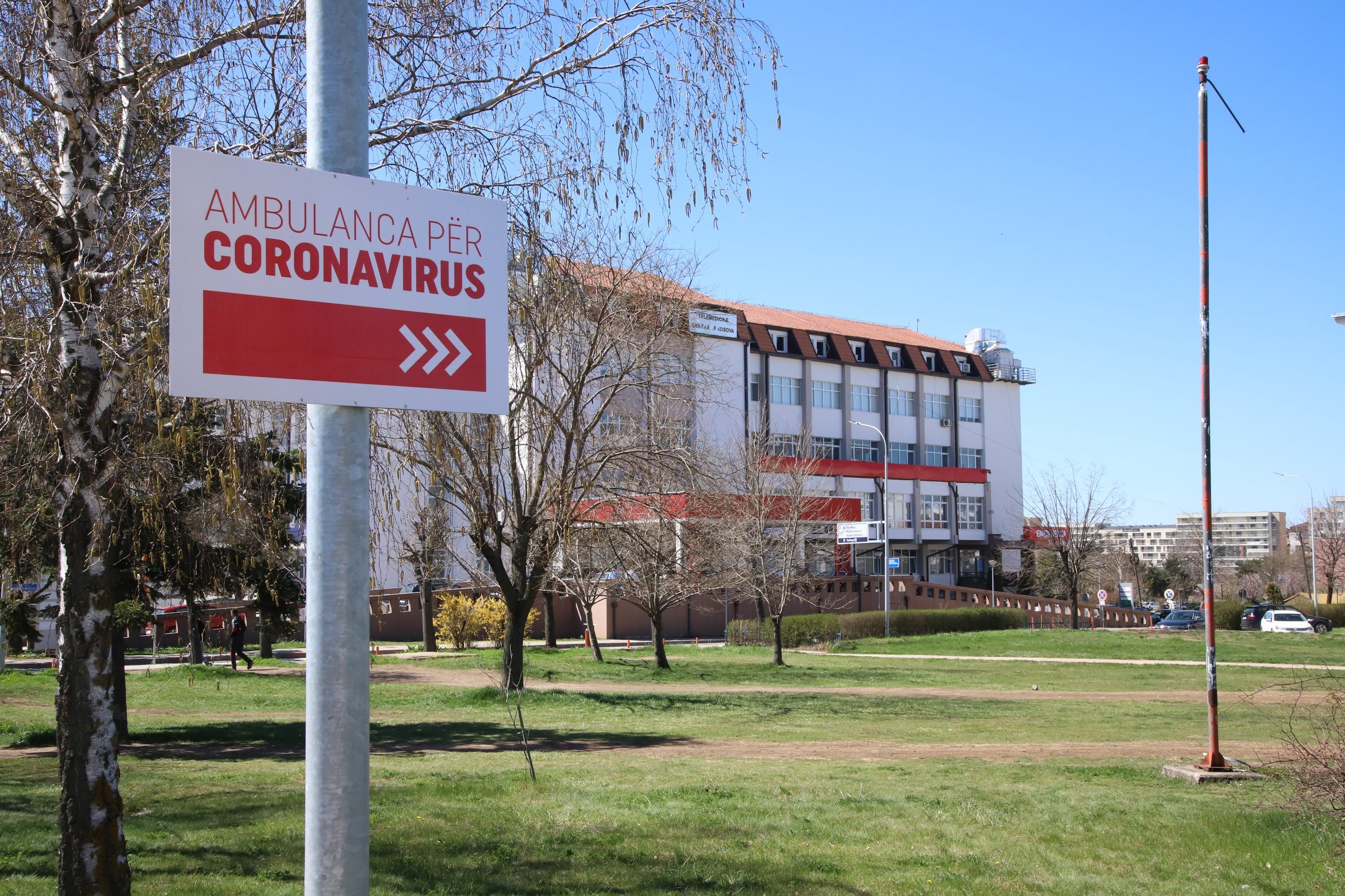 SHSKUK: 421 pacientë po marrin trajtim për COVID-19
