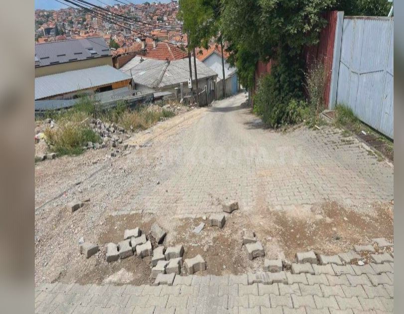 Ankohen banorët për gjendjen e rrugës në Taslixhe të Prishtinës (FOTO)