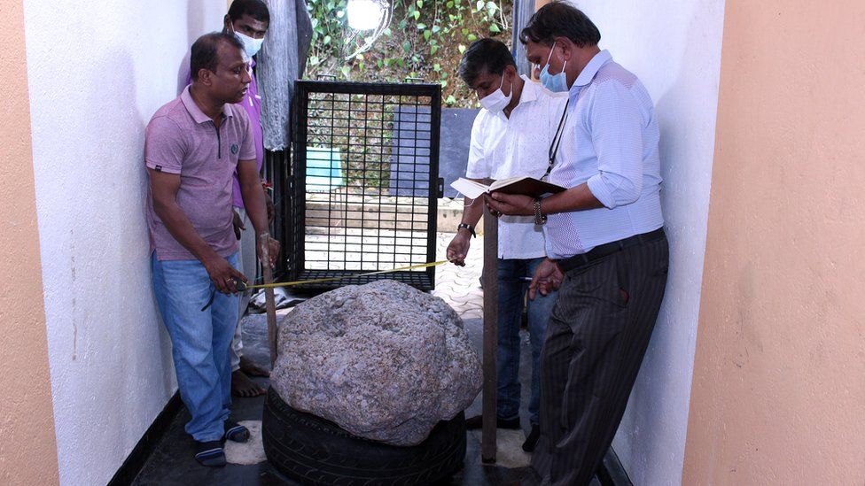 Gjendet safiri më i madh në botë në një oborr shtëpie në Sri Lanka