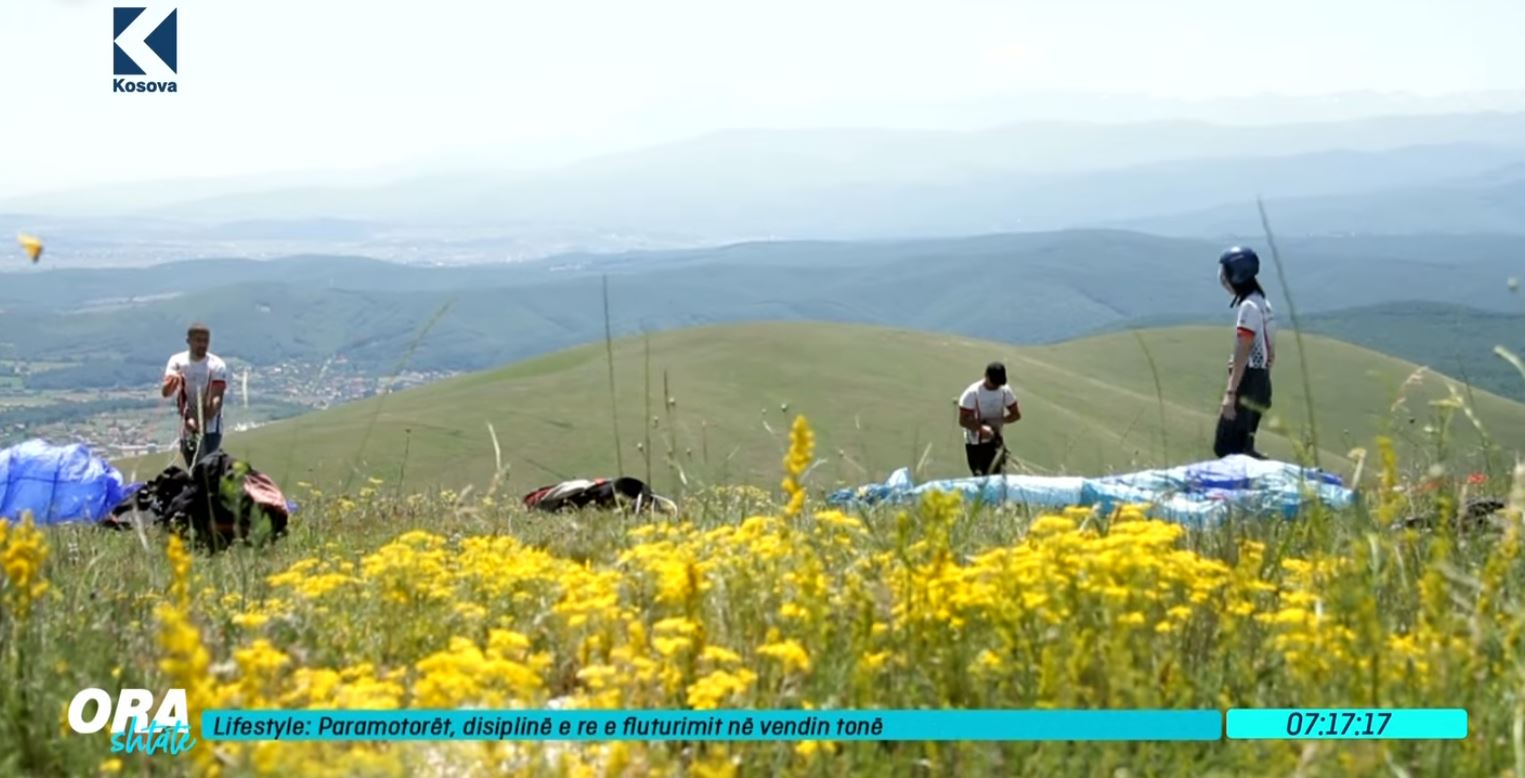 Paramotorët, disiplinë e re e fluturimit në Kosovë (VIDEO)
