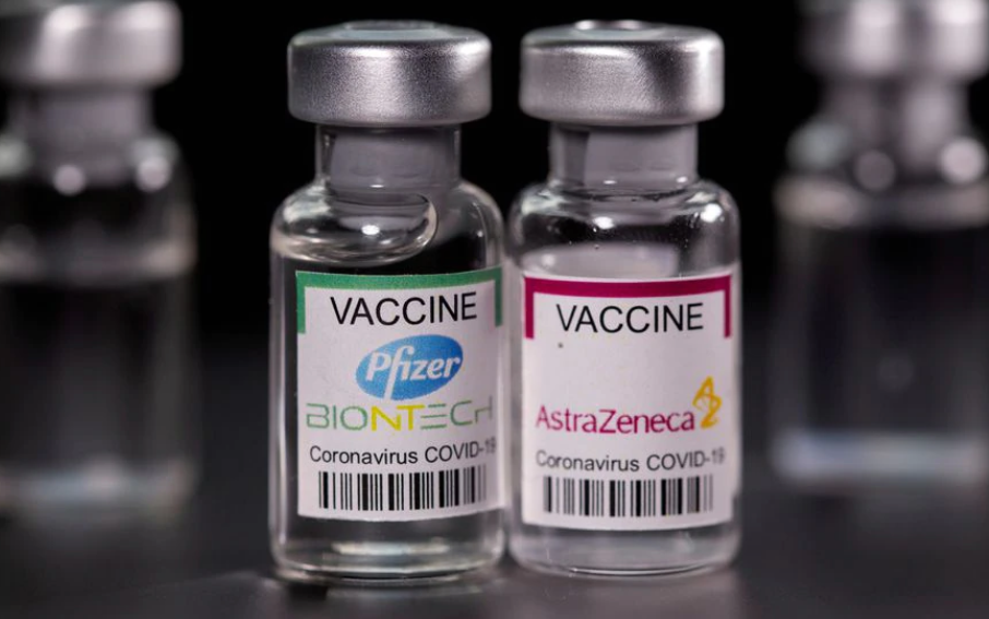 Studimi i ri thotë se dy doza të Pfizer dhe AstraZeneca janë efektive kundër variantit Delta