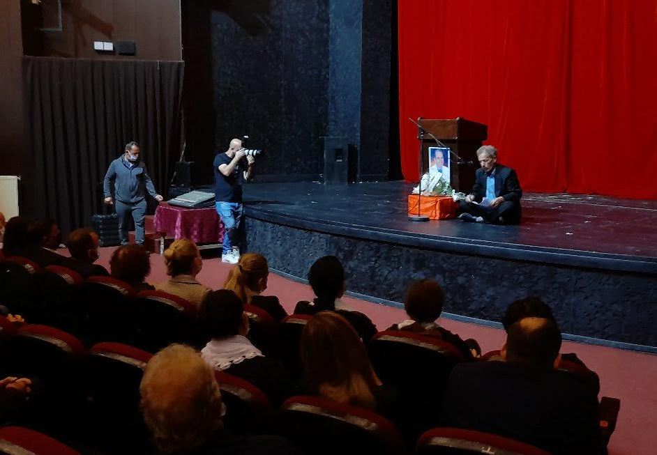 Mbahet mbledhje komemorative për t'i dhënë lamtumirën e fundit këngëtarit dhe muzikantit, Demir Krasniqi