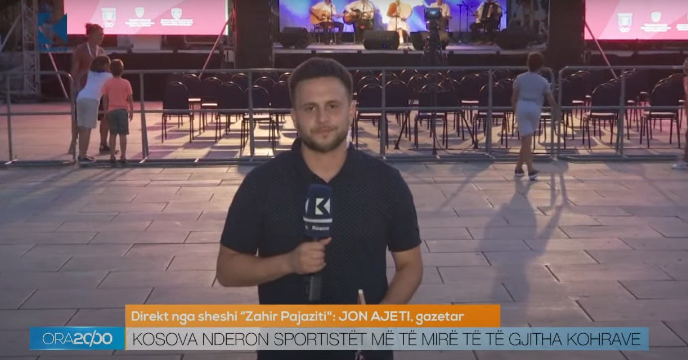 Gjithçka gati për festën në shesh për vajzat e arta (VIDEO)