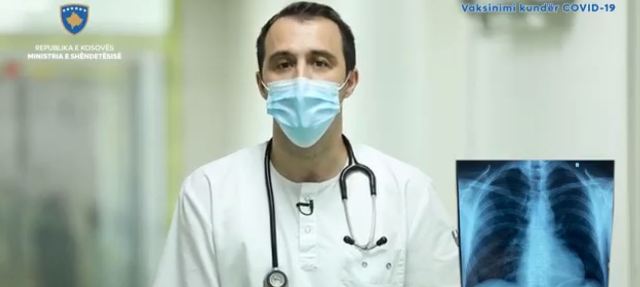 Ministria e Shëndetësisë tregon si duken mushkëritë e personave të vaksinuar dhe atyre të pavaksinuar (VIDEO)