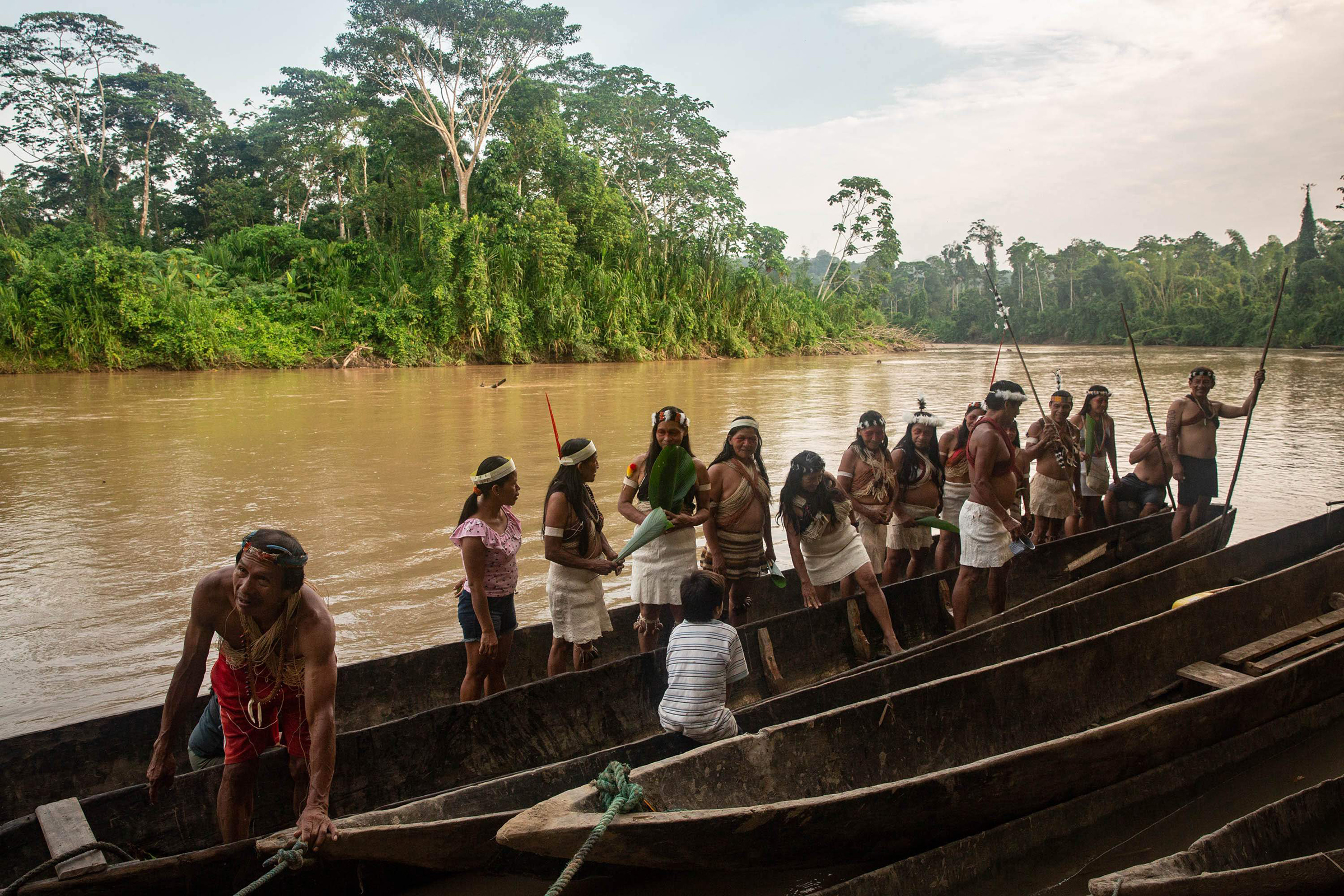 Jeta e një familjeje në Amazonën Ekuadoriale derisa fshati i tyre kërcënohet nga COVID-19 (VIDEO)