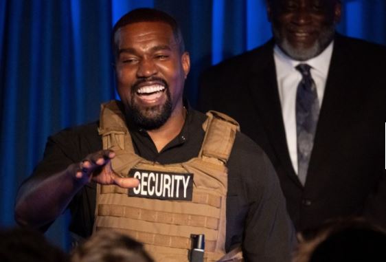 Kanye West publikon albumin "Donda"