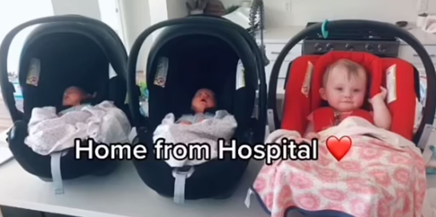 Pasi lindi foshnjën e parë, nëna kupton se po pret binjakë vetëm tre muaj më vonë