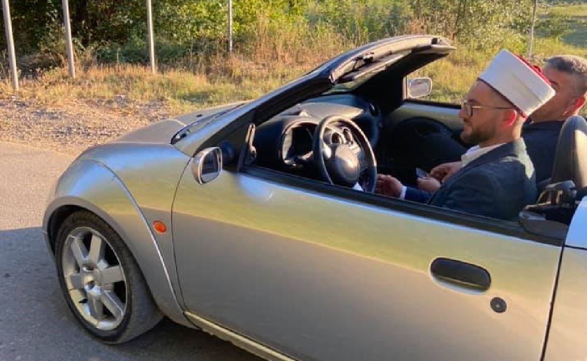 Hoxha nga Maqedonia e Veriut merr për dhuratë veturë: Kënaqësi kur të respekton xhemati