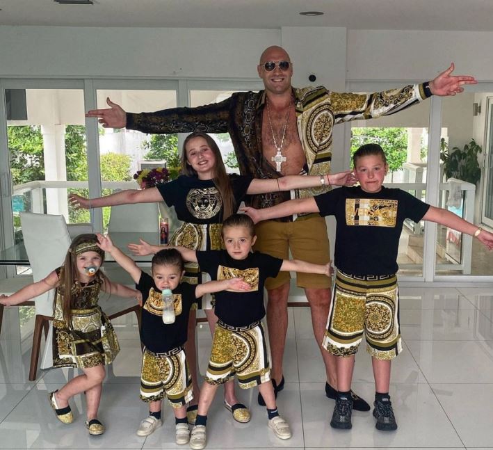 Boksieri, Tyson Fury, bëhet baba për herë të gjashtë
