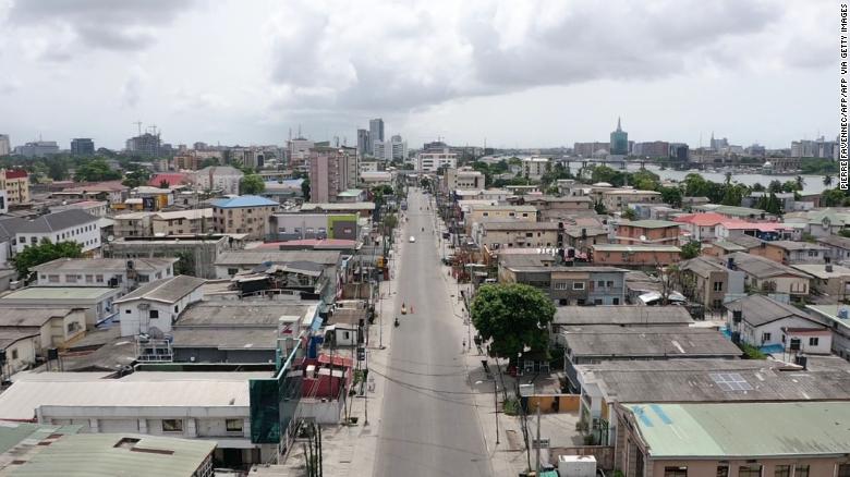 Rreth 20 përqind e nigerianëve humbën punën si pasojë e COVID-19