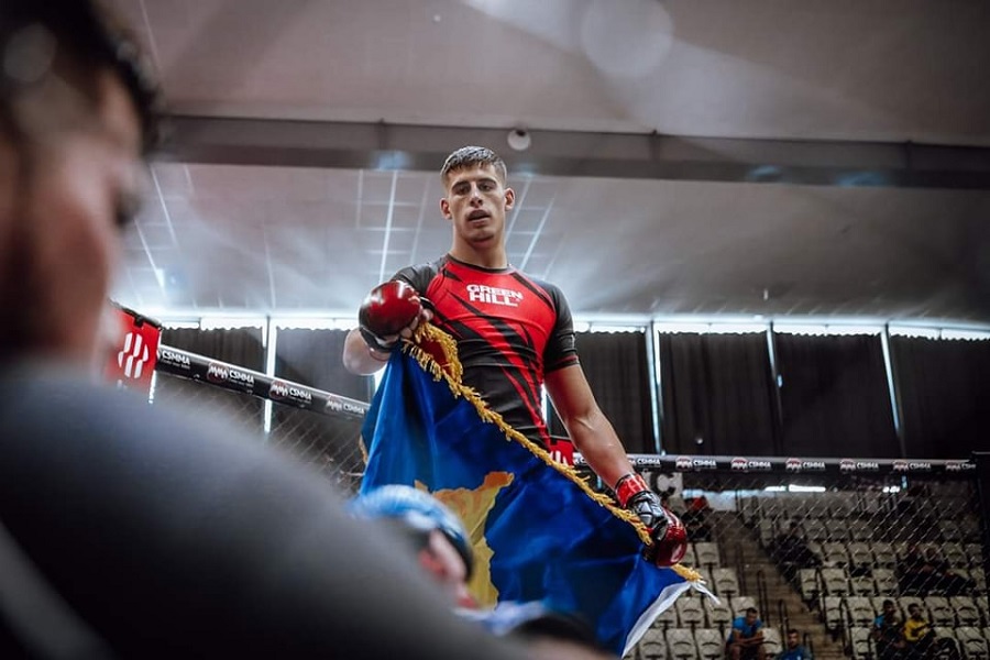 Arlind Berisha fiton medaljen e artë në kupën e botës në artet mikse marciale