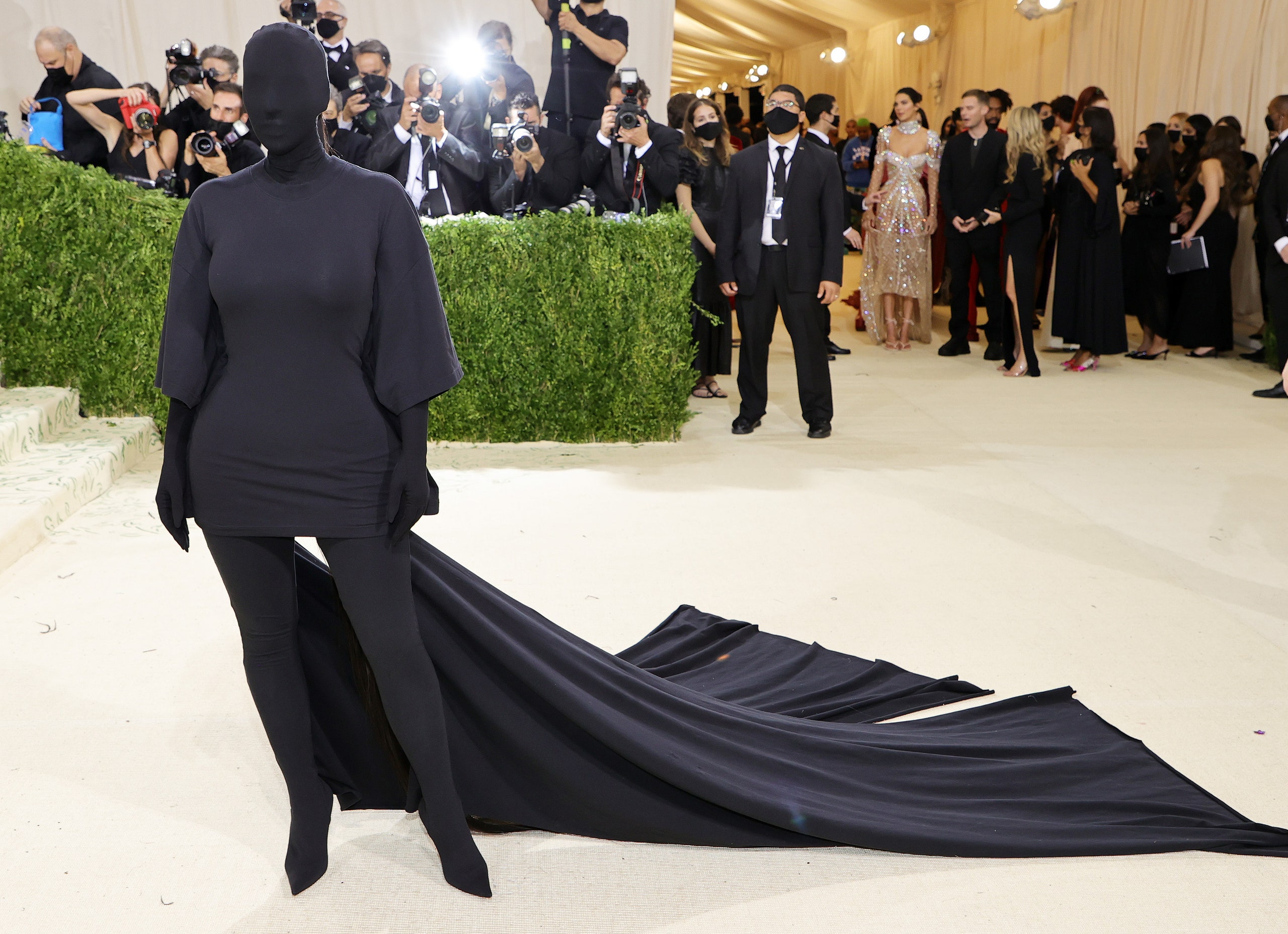 A u grimua Kim në Met Gala? - Çka fshihej poshtë maskës...