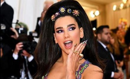 Dua Lipa do të mungojë në Met Gala, është në xhirimet e filmit të saj të parë