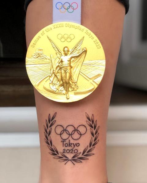 Distria Krasniqi përjetëson medaljen e artë të fituar në Tokyo