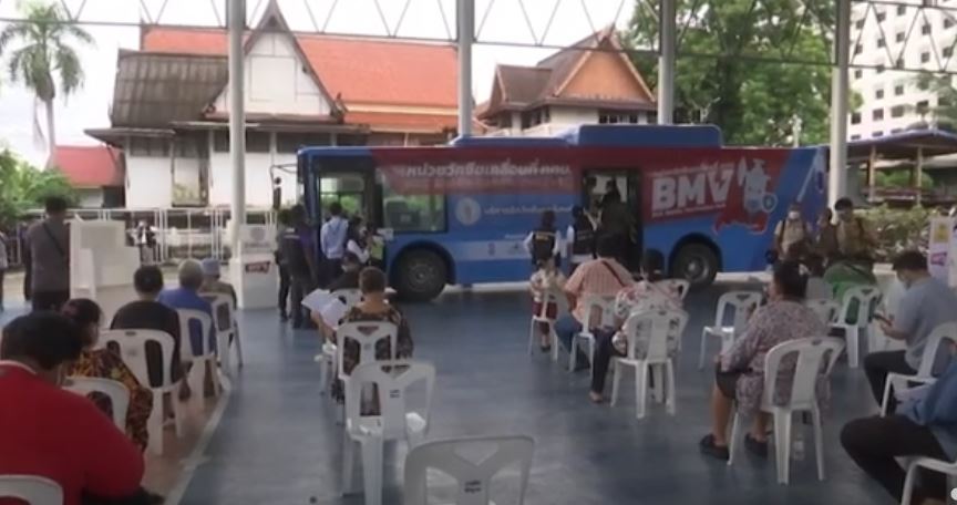‘100 të vaksinuar për 45 minuta’, tajlandezët vaksinohen në autobus (VIDEO)