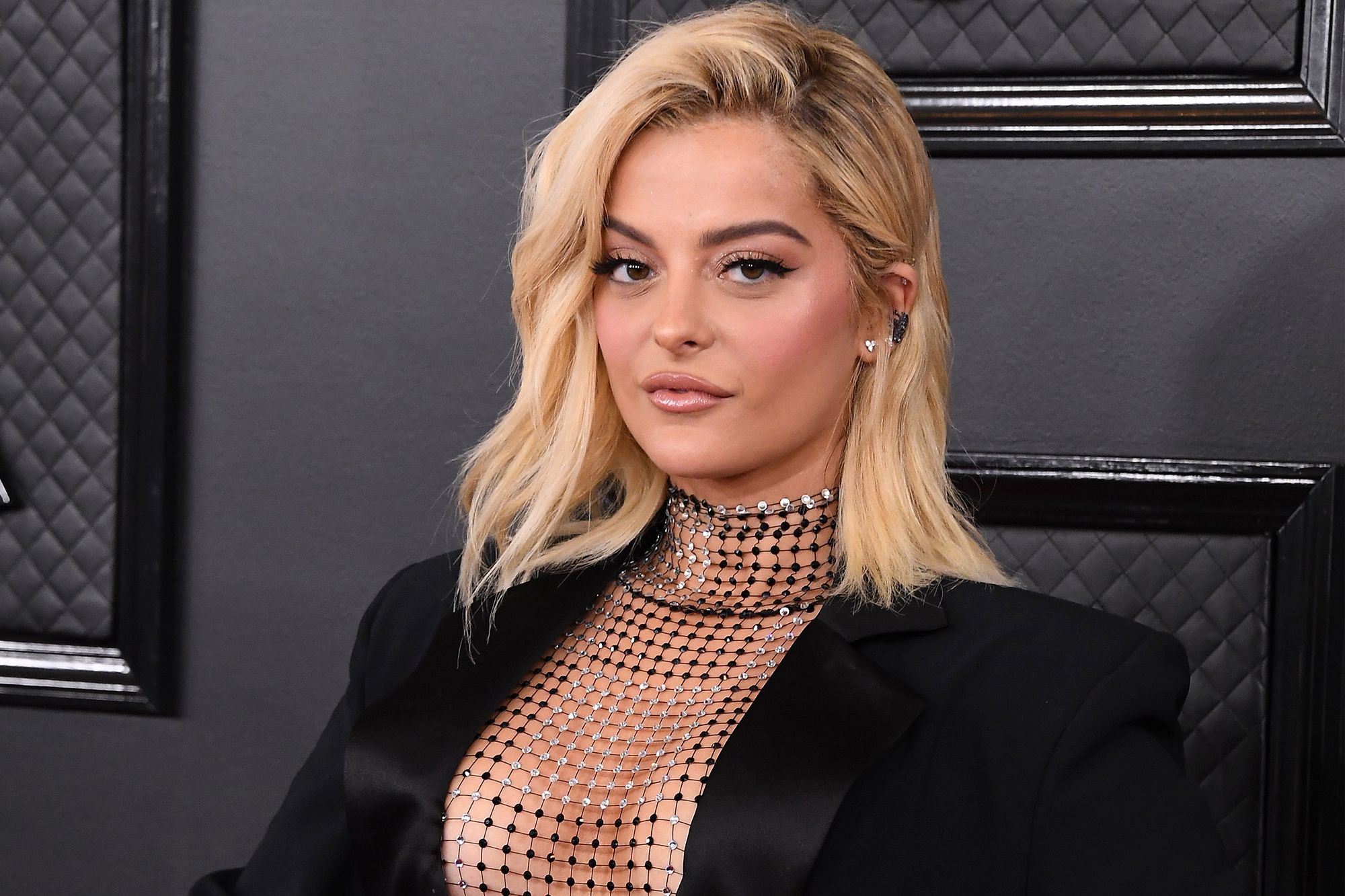 Bebe Rexha: Të merresh me komentet negative është humbje kohe